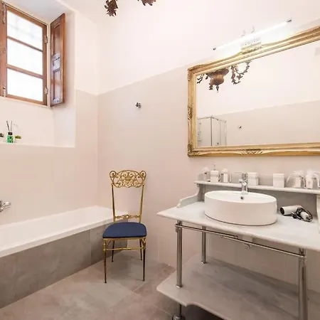 Apartment Casa Abelli Bilocale In Centro Ad
